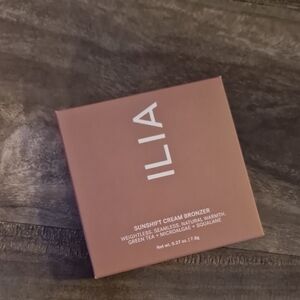 ILIA Brown Bronzer Contour Makeup